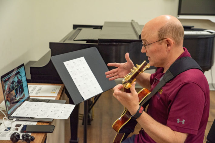 ECMS World Campus online guitar class