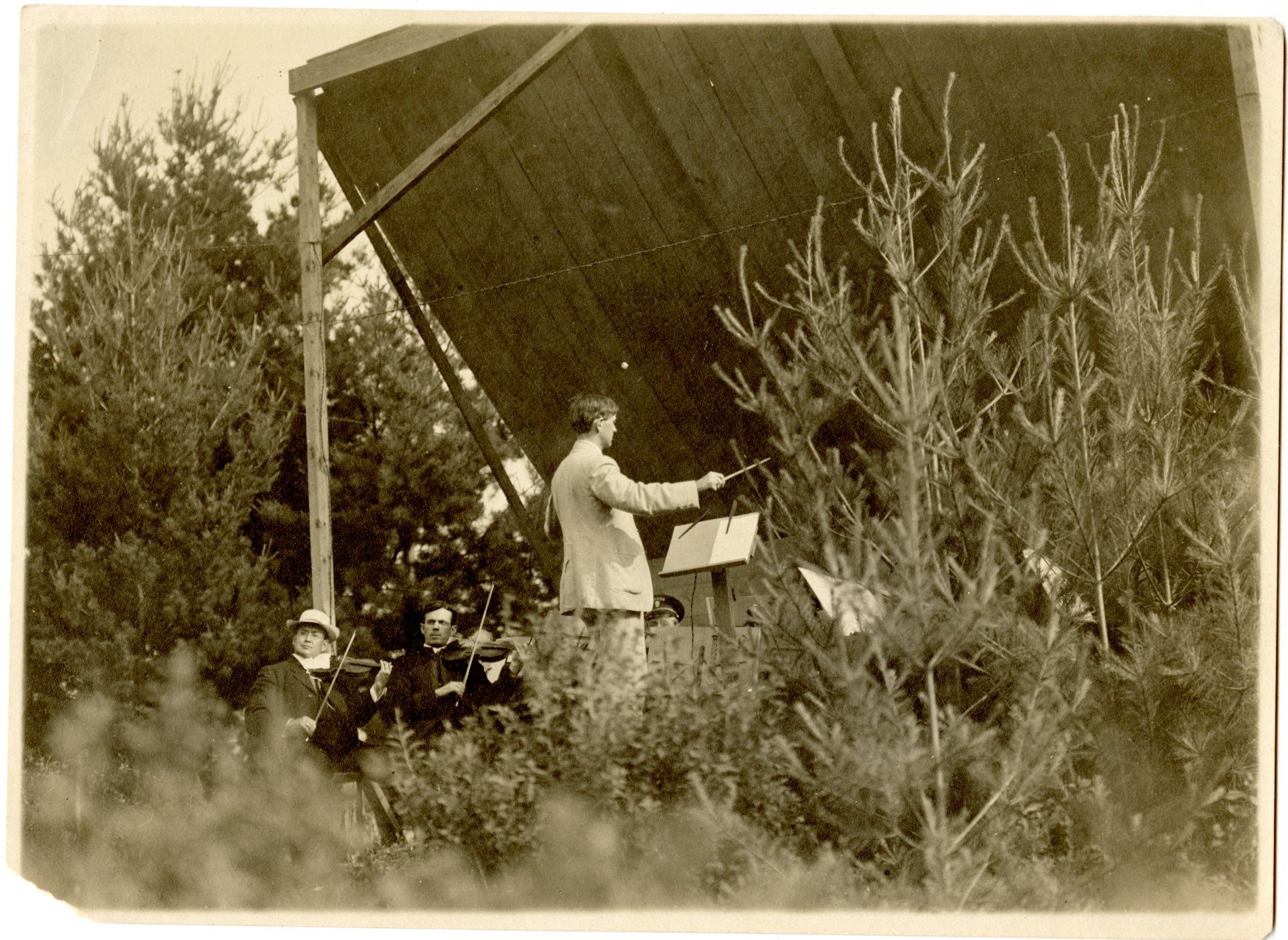 Farwell conducting orchestra for the Meriden Pageant (1913). Farwell conducing Meriden Pageant 1913
