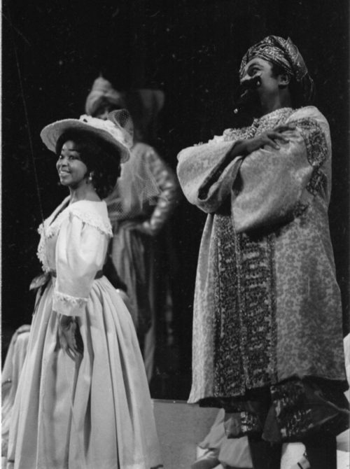 Isabella with Mustafa, the Bey of Algiers, who wants her.