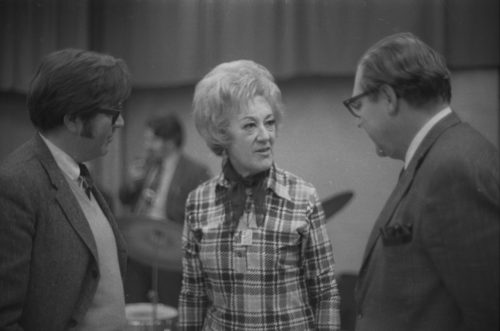 R1180-31A Marian McPartland with Walter Hendl in conversation with Professor Donald Hunsberger and with two Eastman School students