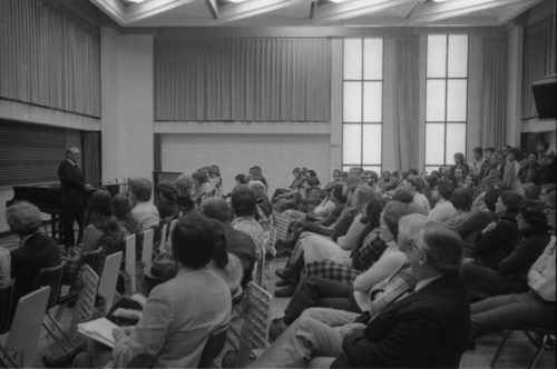 R2662-16A r. Schonberg making points to the large audience of listeners.