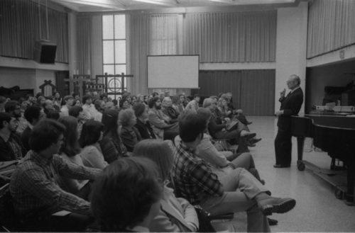 R2662-5A r. Schonberg making points to the large audience of listeners.