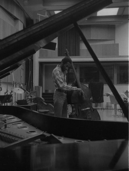 R2891-6A Ron Carter, ’59, world-renowned bassist, demonstrating on his instrument
