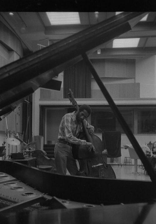 R2891-8A Ron Carter, ’59, world-renowned bassist, demonstrating on his instrument.