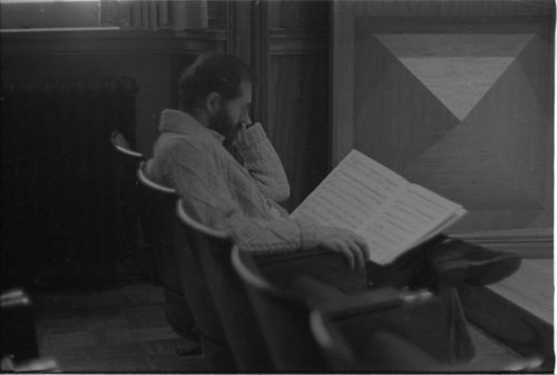 R3057-11 Paul Jacobs working with Eastman piano majors in Howard Hanson Hall.