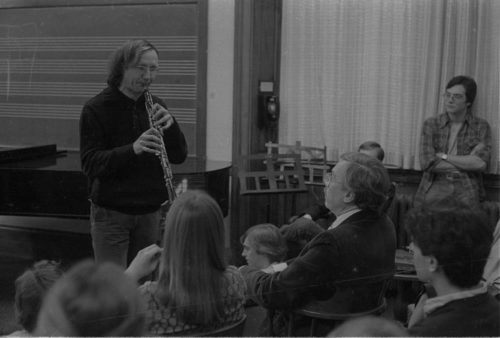 R3059-19 Heinz Holliger working with Eastman oboe majors. Faculty members Robert Sprenkle and Philip West are also present.