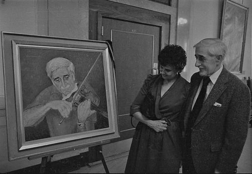 R3232-20 Professor and Mrs. Celentano react to the portrait by John Menihan.