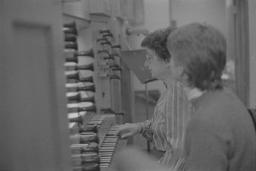 Organist Marie-Claire Alain works with faculty members and students of the Eastman School’s Organ Department in Schmitt Organ Recital Hall.
