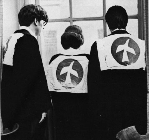 students express their solidarity with the anti-war movement