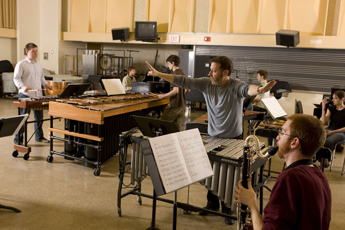 Brad Lubman rehearsing Musica Nova in Steve Reich’s Music for 18 Musicians