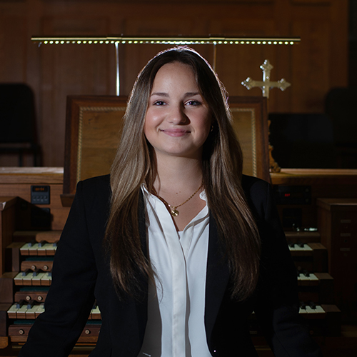 Abigail Crafton Headshot