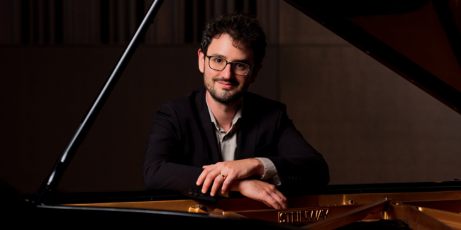 DPesca-multicrop DanielvPesca at piano