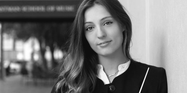 Georgia Mills headshot