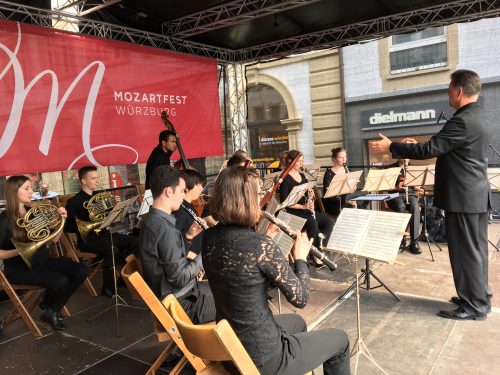 Eastmanβs Harmonie ensemble image of conductor