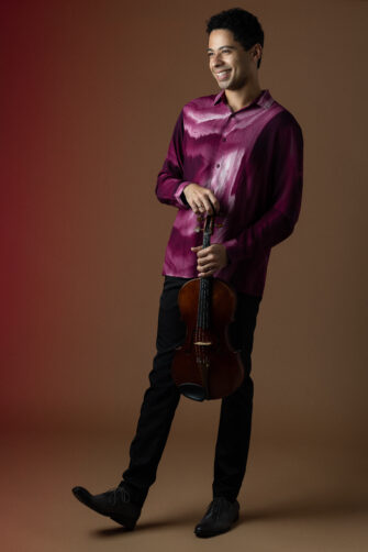 Violist Jordan Bak