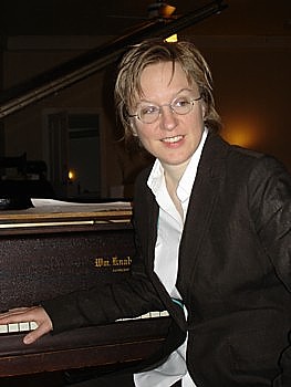 Lastovicka_piano