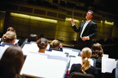 Mark Scatterday conducting the Eastman Wind Ensemble image of conductor