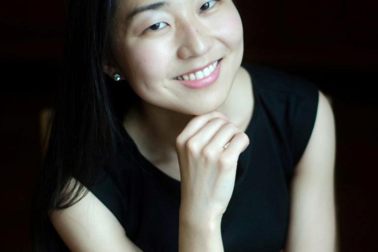 Yoshiko Arahata headshot image