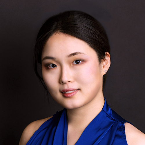 Julianne Zhu headshot