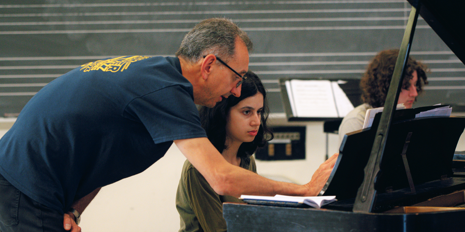 Dariusz Terefenko, Associate Professor of Jazz and Contemporary Media at Eastman, working with a Summer at Eastman piano student.